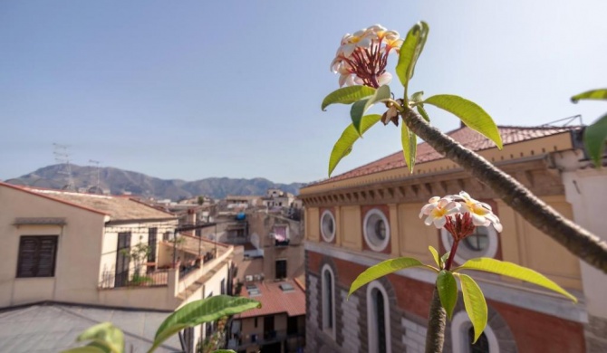 Beautiful terrace and peace of mind in the city centre