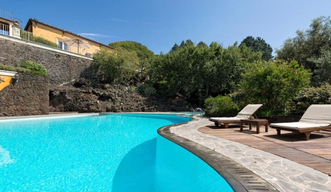 Ragalna Villa Sleeps 6 with Pool