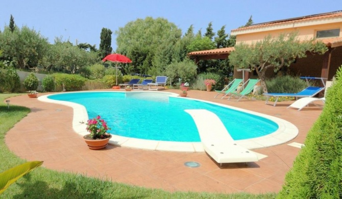Charming house with private pool in a beautiful area