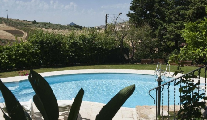 Delightful charming house with pool and all the facilities you need