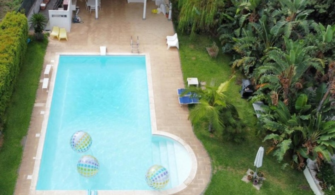 La Casa diLa' - Moderna dependance con con piscina condivisa situata ad Acireale, tra Taormina e Catania