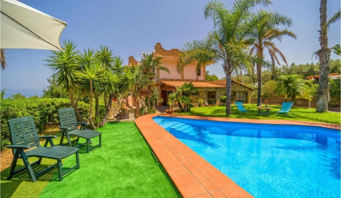 Nice home in Trabia w/ Outdoor swimming pool and 4 Bedrooms