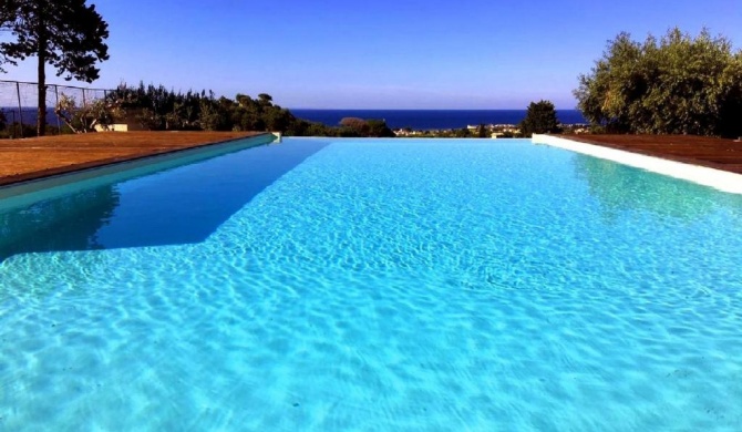 Villa Maria una finestra sul mare con piscina