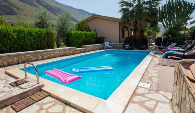 Stunning Villa in Contrada Sarmuci with Pool