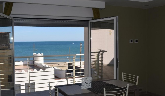 The Beach - Ferrera Suite & Rooms