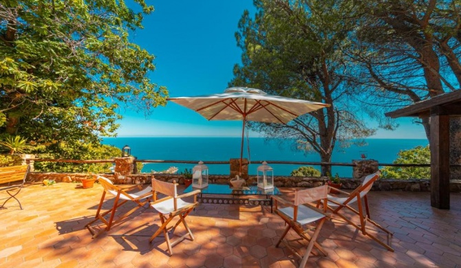 Villa dei Castagni con vista mare by Wonderful Italy