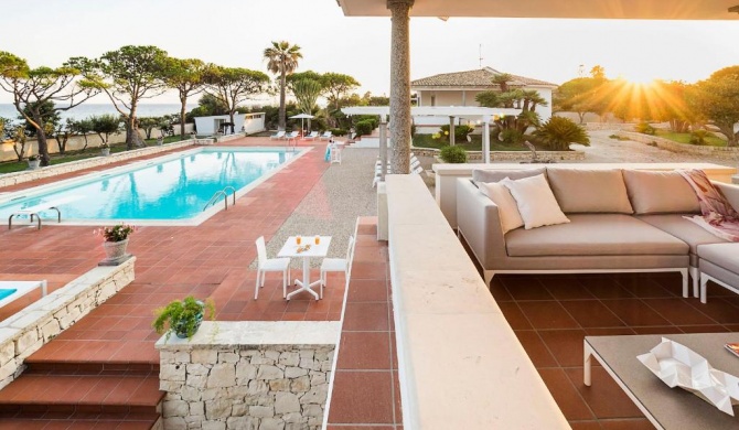 Marina di Modica Villa Sleeps 10 Pool Air Con WiFi