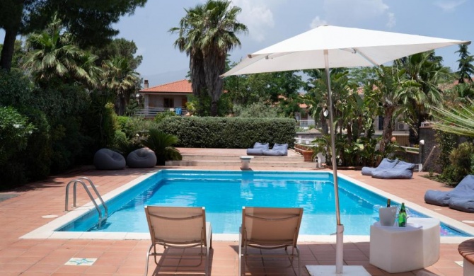 La casa di Masina - A surrounded garden Villa -